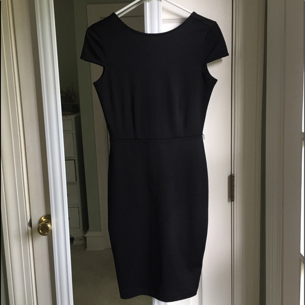 Sleeved black dress knee length Forever 21 Size XS